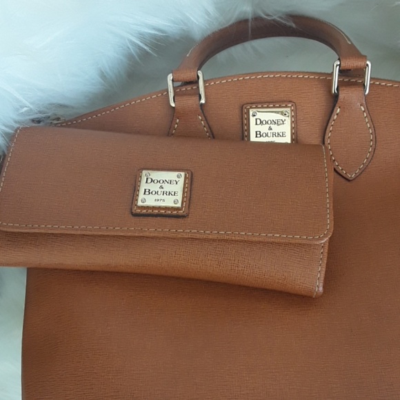 DOONEY & BOURKE BAG AND WALLET - Picture 4 of 4